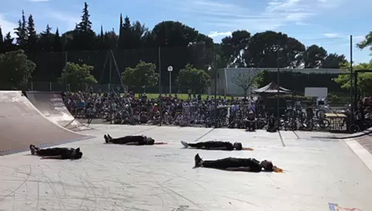 Le spectacle se poursuit au salon des jeunes de Martigues