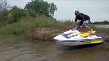 Il se prend la gamelle de sa vie en Jet Ski