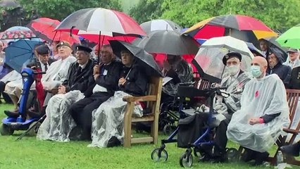 77 anni dopo gli inglesi sbarcano in Normandia con un memoriale per i caduti
