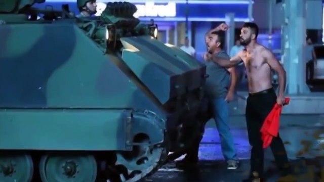 15 Temmuz milli direniş marşı meydanları inletiyor