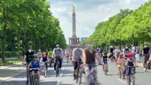 BERLİN - Almanya'da hükümetin ulaşım ve iklim politikaları bisiklet konvoylarıyla protesto edildi