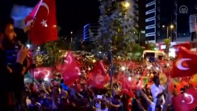 Kürtçe ''Ölürüm Türkiyem'' şarkısı söylediler