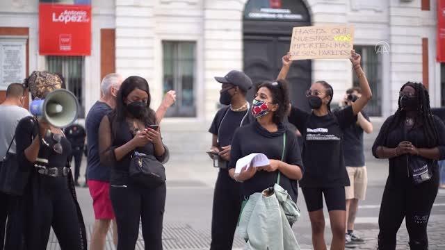 İspanya'daki siyahi Afrikalılar ırkçılık karşıtı gösteri düzenledi