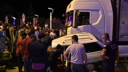 Tırla otomobilin çarpıştığı kazda 2 kişi yaralandı