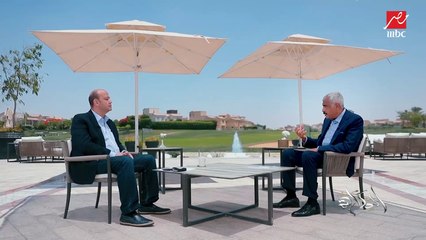 عمرو أديب يسأل هشام طلعت مصطفى لماذا استثمر شرق القاهرة (الرحاب ومدينتي) وحول الصحراء لمجتمعات متكاملة؟ (اعرف الرد)