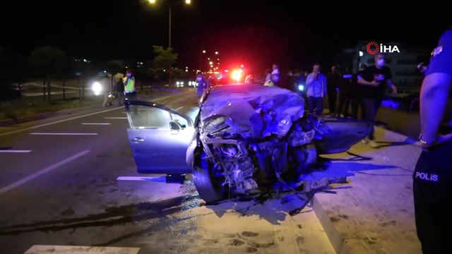 Çanakkale’de ters şeride giren astsubay, görev başındaki polis memuruyla kafa kafaya çarpıştı