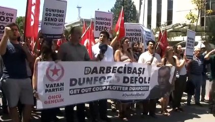 ABD Genelkurmay Başkanı Dunford’a bavullu protesto