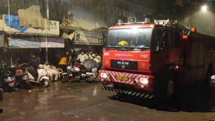 Télécharger la video: Mumbai: Building collapse, One died, five persons injured