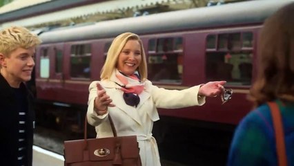 Lisa Kudrow Being Hilarious For 3 Minutes Straight  Feel Good  Netflix