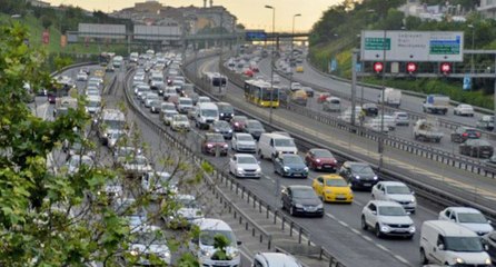 Kısıtlama sonrası trafik yoğunluğu başladı