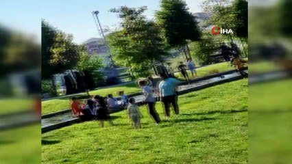 Arnavutköy’de çocukların tehlikeli süs havuzu eğlencesi kamerada