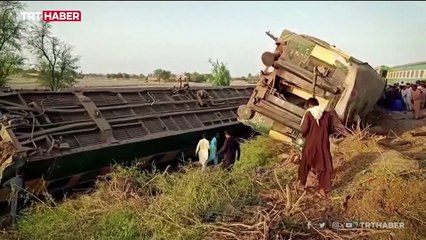 Pakistan'da iki tren çarpıştı: En az 35 ölü