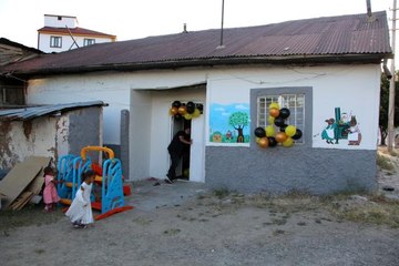 Son dakika: Gençlerden alkışlanacak hareket...3 çocuk annesine ev sürprizi