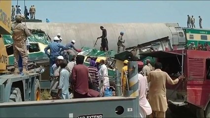 30 قتيلا على الأقل في حادث قطار في باكستان (الشرطة)