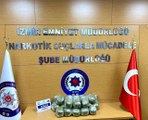 İzmir'de uyuşturucu satıcılarına darbe: Bir araçta 26 kilo bonzai ele geçirildi