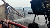 Son dakika gündem: Bangladeş'te çıkan yangında onlarca ev kül oldu