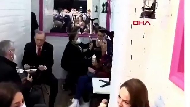 Erdoğan'ın koruması işaret etti, bacak bacak üstüne atan kadın oturuşunu değiştirdi