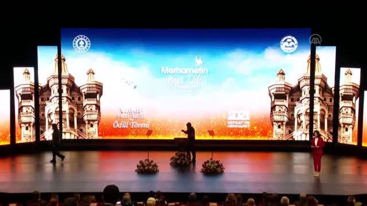 Son Dakika | ANKARA -Cumhurbaşkanı Recep Tayyip Erdoğan'ın eşi Emine Erdoğan, "2021 Vakıf İyilik Ödülleri"ni verdi (2)