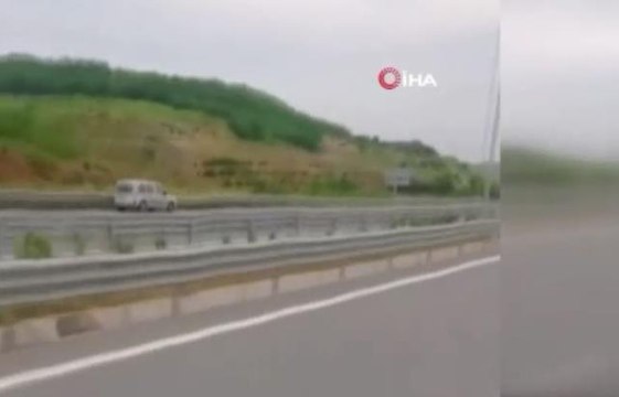 Son dakika haberleri: Ters şeritteki son sürat seyahat, cep telefonu kamerasına yansıdı