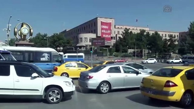 Genelkurmay'a Hulusi Akar'ın emri ile bu afişler asıldı