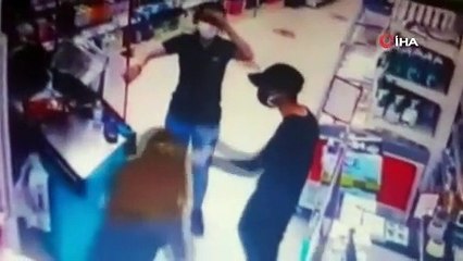 İzmir'de silahlı market soygunu kamerada