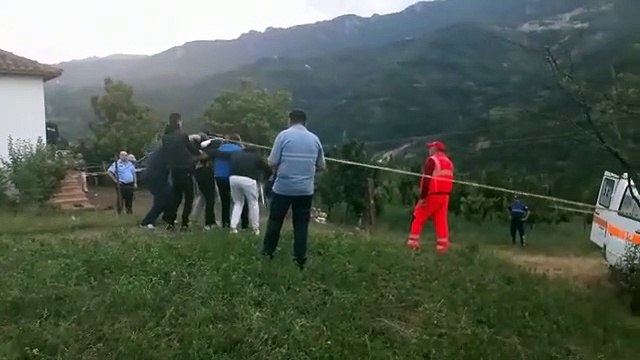 Momenti rrëqethës kur djali 20-vjeçar gjen prindërit e vdekur, përfundon në spital nga tronditja