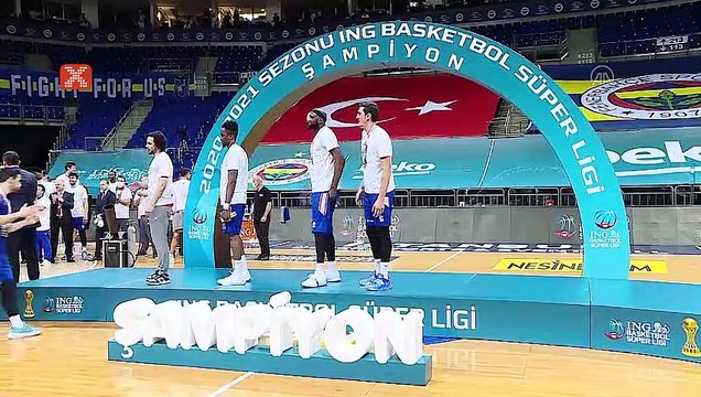 Anadolu Efes şampiyonluk kupasını aldı