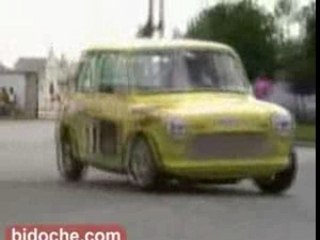 mini qui finie sur les deux roues avant