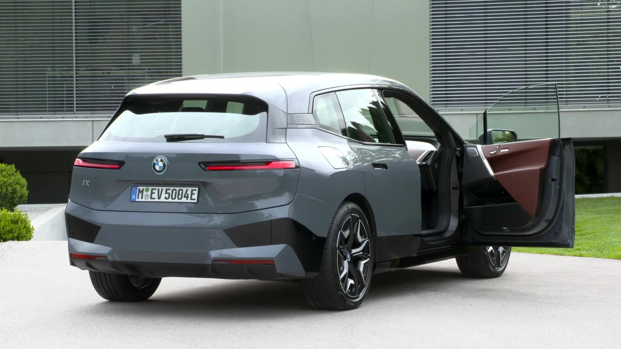Der erste BMW iX - Exterieurdesign mit klaren Signalen für fortschrittlichen Luxus