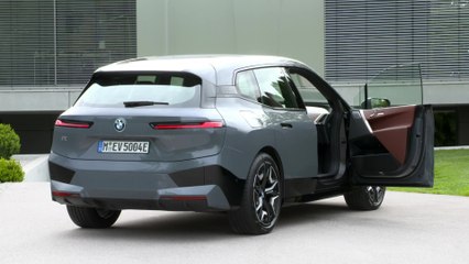 Der erste BMW iX - Exterieurdesign mit klaren Signalen für fortschrittlichen Luxus