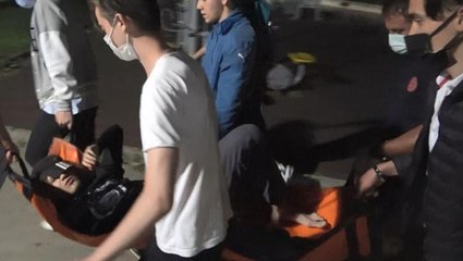 Lösemi hastası genç yan bakma tartışmasında sırtından bıçaklandı