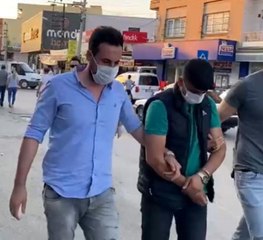 Hasımlarından korunmak için yeleğinin içine "çelik yelek" yerleştirmiş