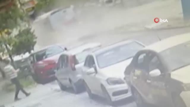 Son dakika haberi! Kağıthane'de İETT otobüsünün metro inşaatı bariyerlerine çarptığı anlar kamerada