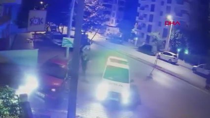 DENİZLİ UYARIYA RAĞMEN DURMAYAN SÜRÜCÜ DUVARA ÇARPTI