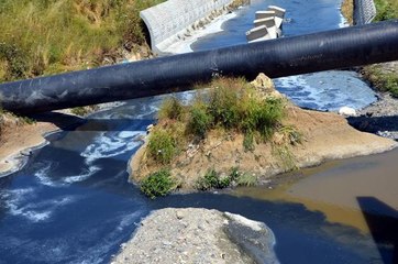 ESENYURT'TA YİNE DERE TEPKİSİ; ÖNCE LACİVERT SONRA SİYAH