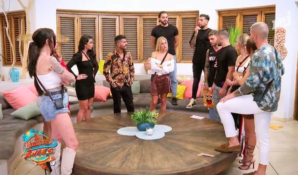 Carla (Les vacances des Anges 4) règle ses comptes avec Laura qui veut lui voler son copain Allan