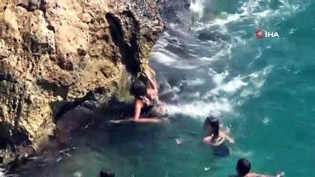 Antalya'da gençlerden ölüme davetiye çıkaran ters takla sırası