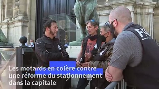 Stationnement payant à Paris pour les deux-roues: les motards en colère