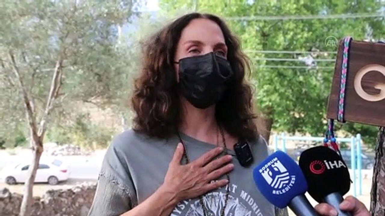 MUĞLA - Şarkıcı Sertab Erener, Bodrum'da Gençlik Tarım Kampının düzenleneceği alanı gezdi