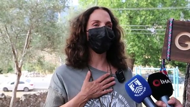 MUĞLA - Şarkıcı Sertab Erener, Bodrum'da Gençlik Tarım Kampının düzenleneceği alanı gezdi