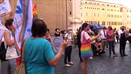 Ddl Zan, proteste contro l'ostruzionismo in commissione: "In audizione manca solo il Ku Klux Klan"