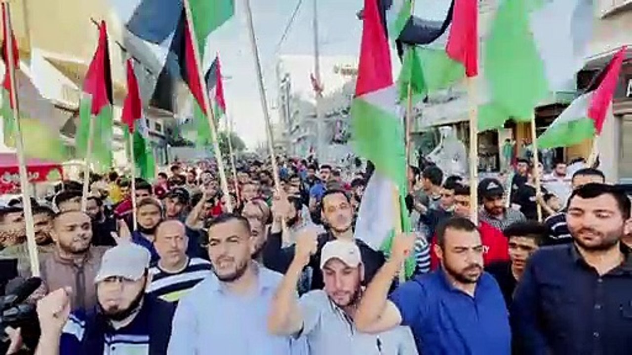 Jerusalem: nationalistischer "flaggenmarsch" und gegendemonstration
