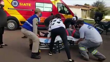 Jovem de 24 anos fica ferida em colisão entre carro e moto no Parque São Paulo