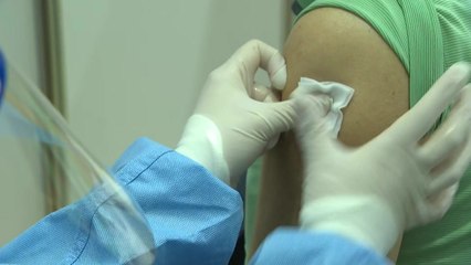 75세 이상 확진자 10만명당 15.8명→2.3명..."백신접종 효과" / YTN