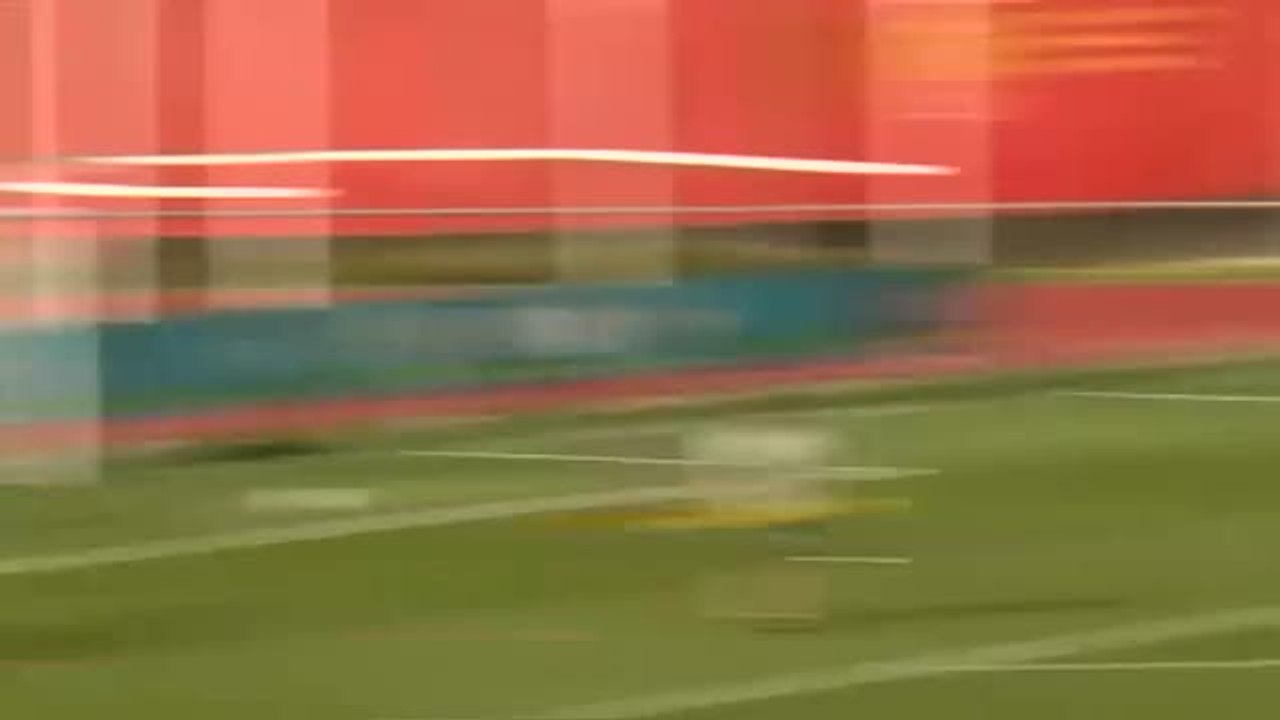Morata ensaya disparos a portería en el día después del empate contra Suecia