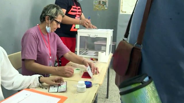 الحزب الحاكم في الجزائر يفوز بالانتخابات التشريعية ونسبة الإقبال الأدنى تاريخياً