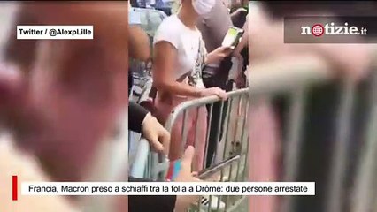 Francia, Macron preso a schiaffi tra la folla a Drôme: due persone arrestate
