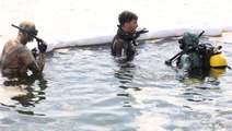 Dilovası Belediye Başkanı Şayir, dalgıç kıyafetlerini giyip denizin dibinden çöp topladı