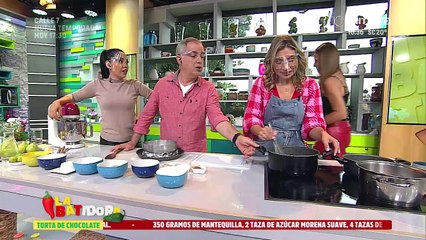 Receta: Torta de chocolate y caramelo con peras