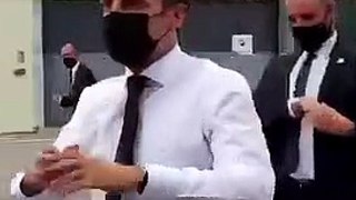 Presidente francês, Emmanuel Macron leva chapada na cara
